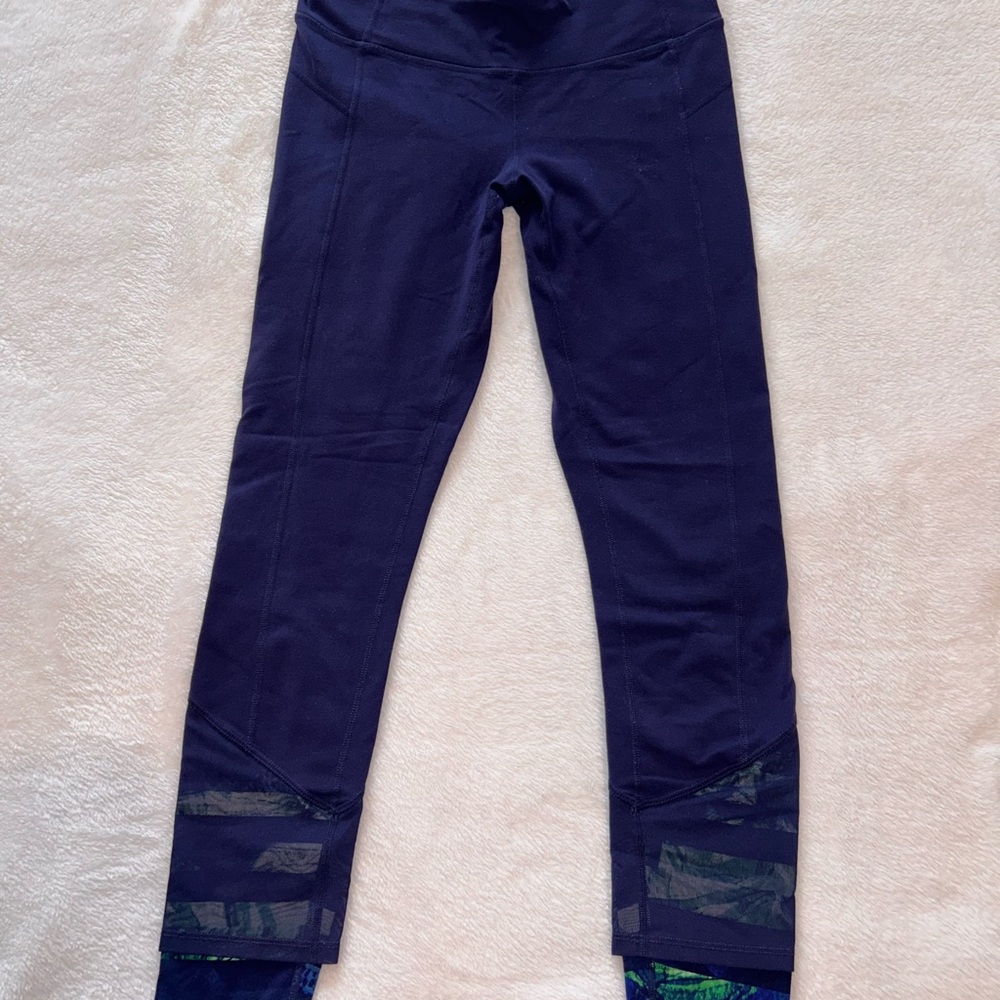 Athleta Navy Leggings with Patterned Cuffs Size Small